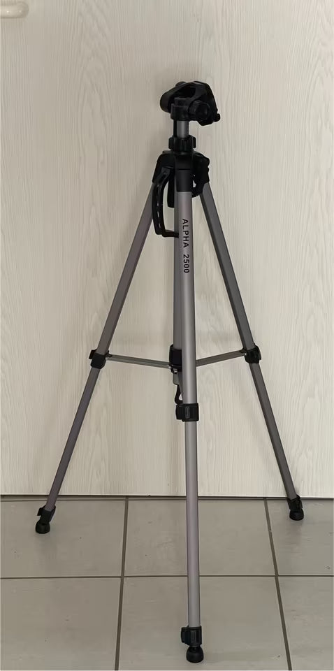 Cullmann ALPHA 2500 Stativ mit 3-Wege-Kopf