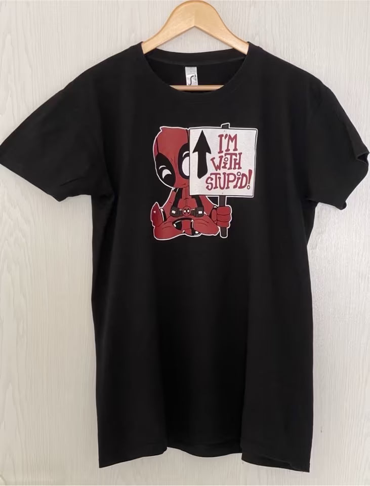 Deadpool Motiv-Shirt | I‘m With Stupid | L