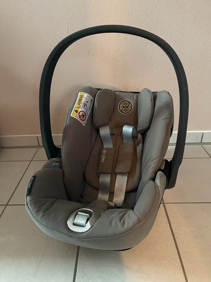 CYBEX Babyschale (Cloud Z i-Size) & CYBEX Isofix Base (Z One)